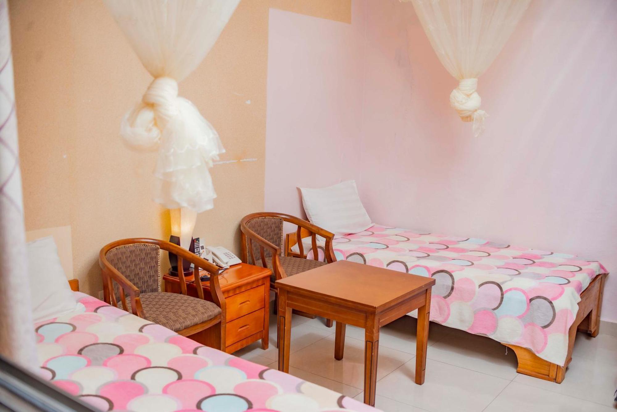 Tigers's apartment Hotel Bujumbura Buitenkant foto