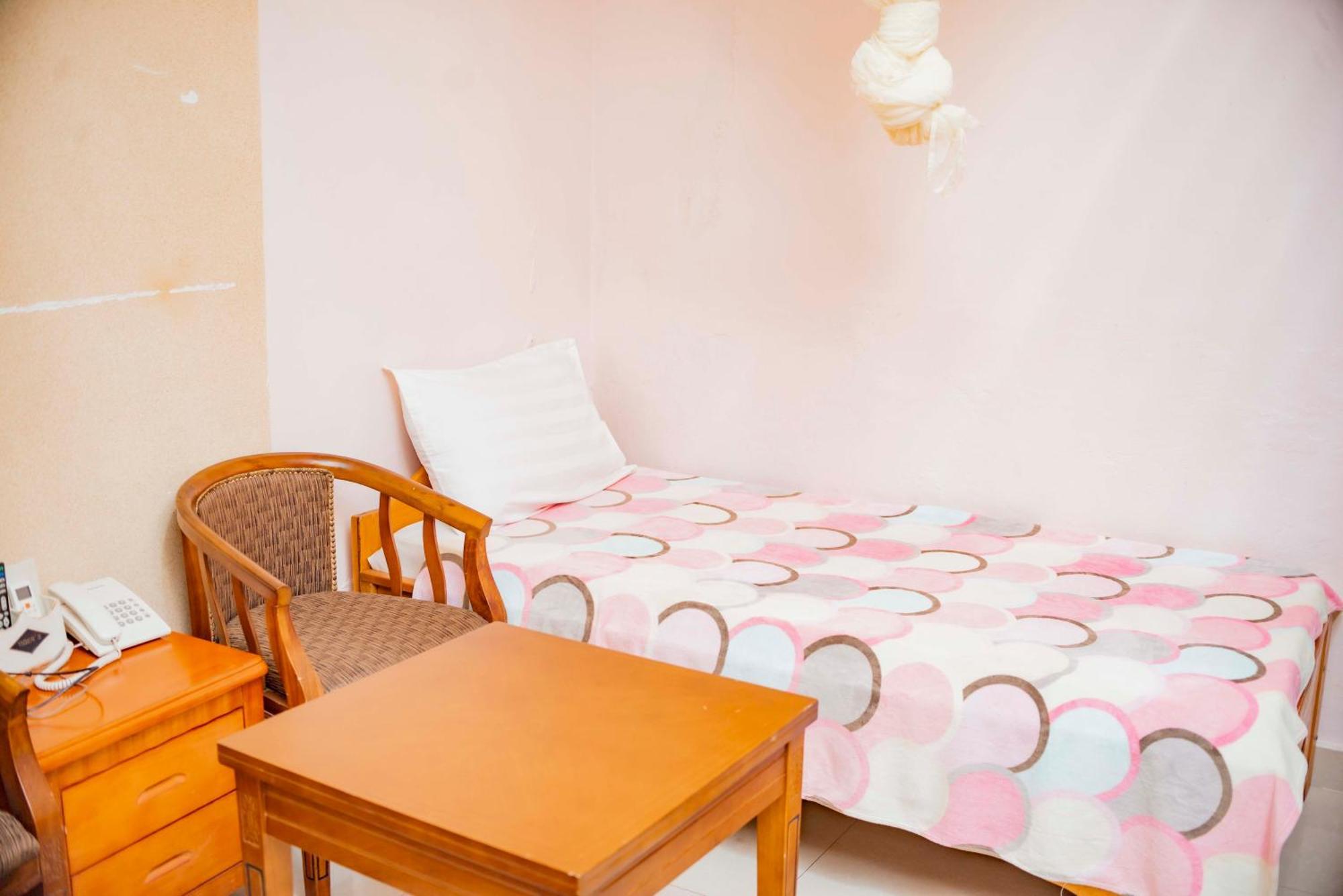 Tigers's apartment Hotel Bujumbura Buitenkant foto
