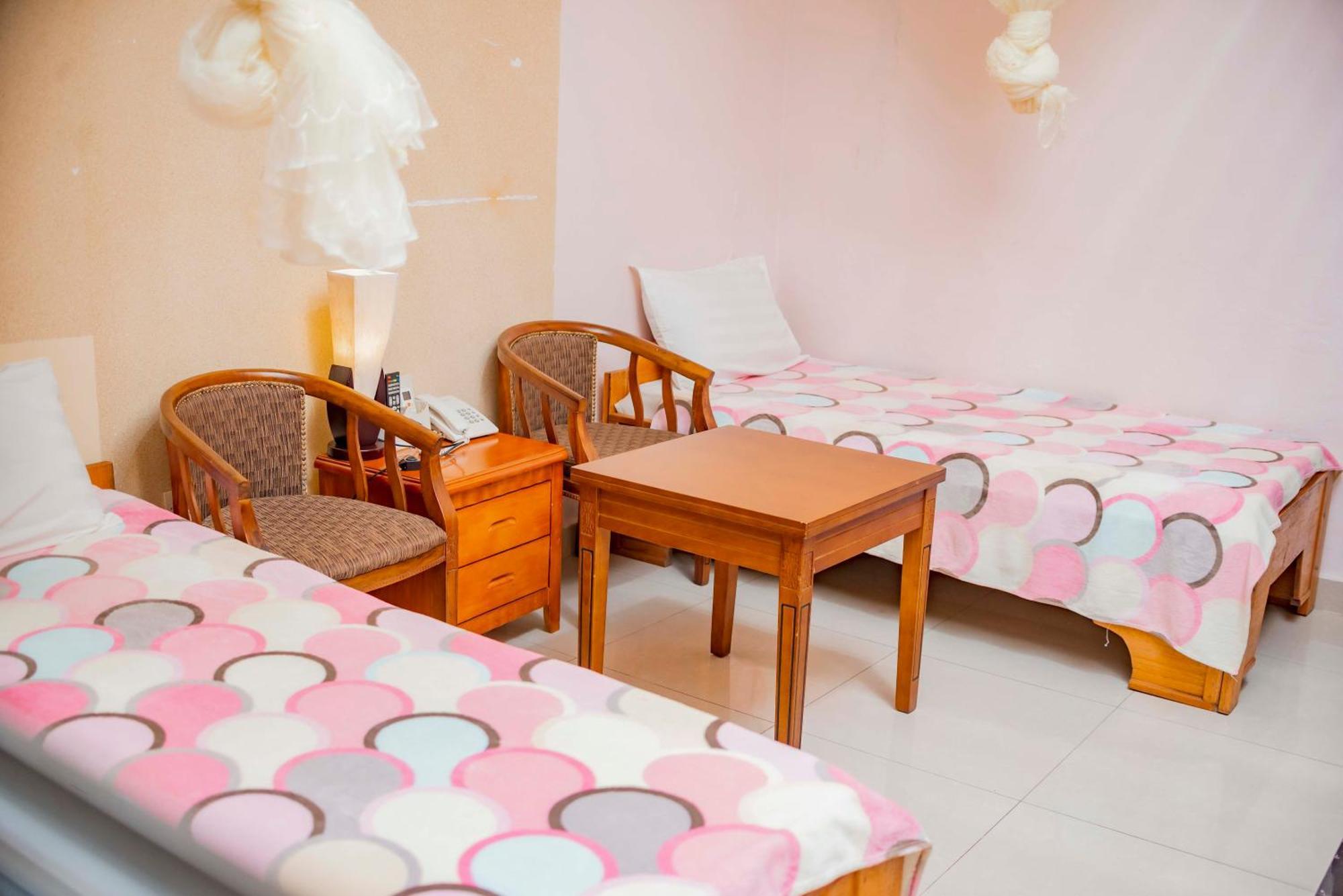 Tigers's apartment Hotel Bujumbura Buitenkant foto
