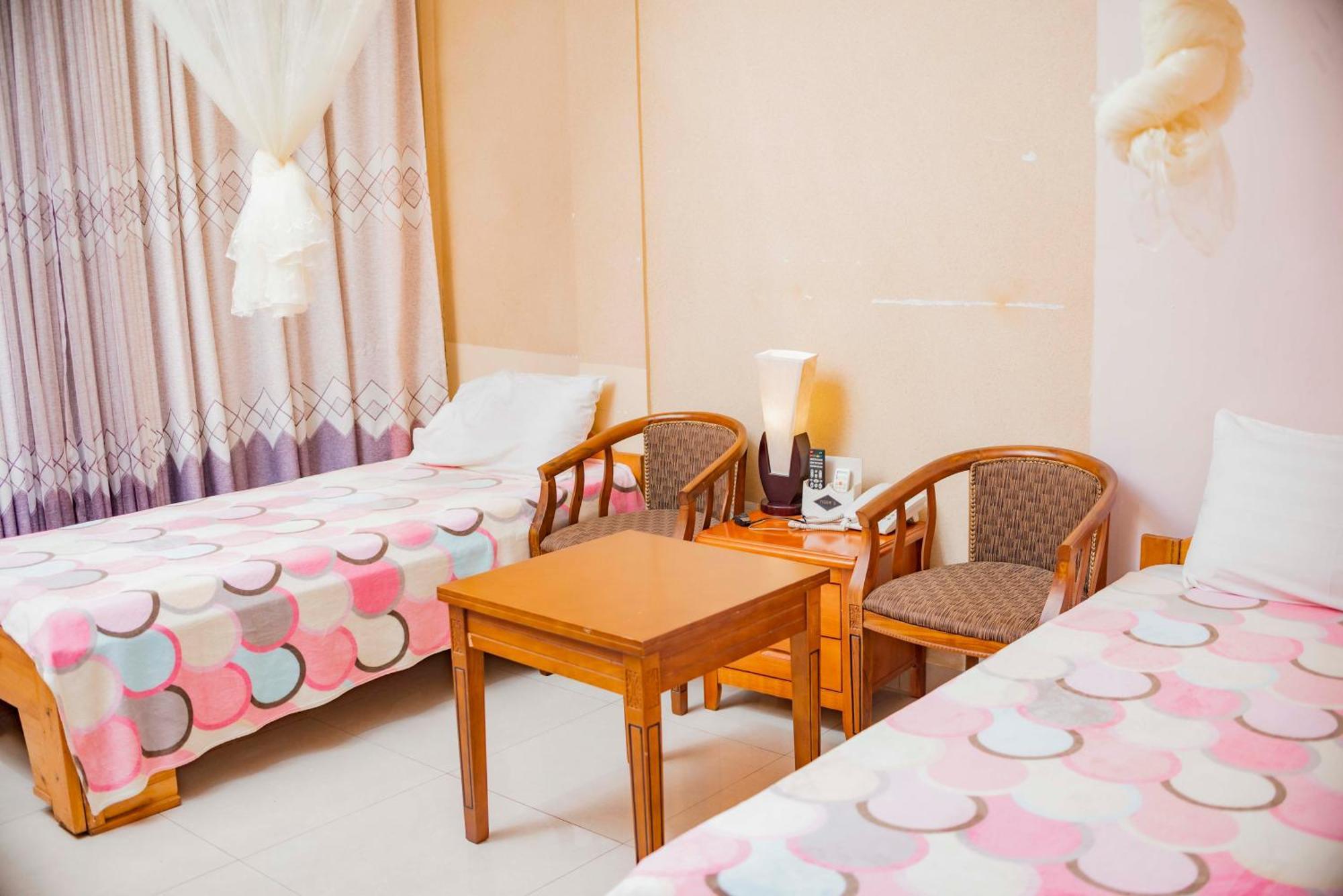 Tigers's apartment Hotel Bujumbura Buitenkant foto