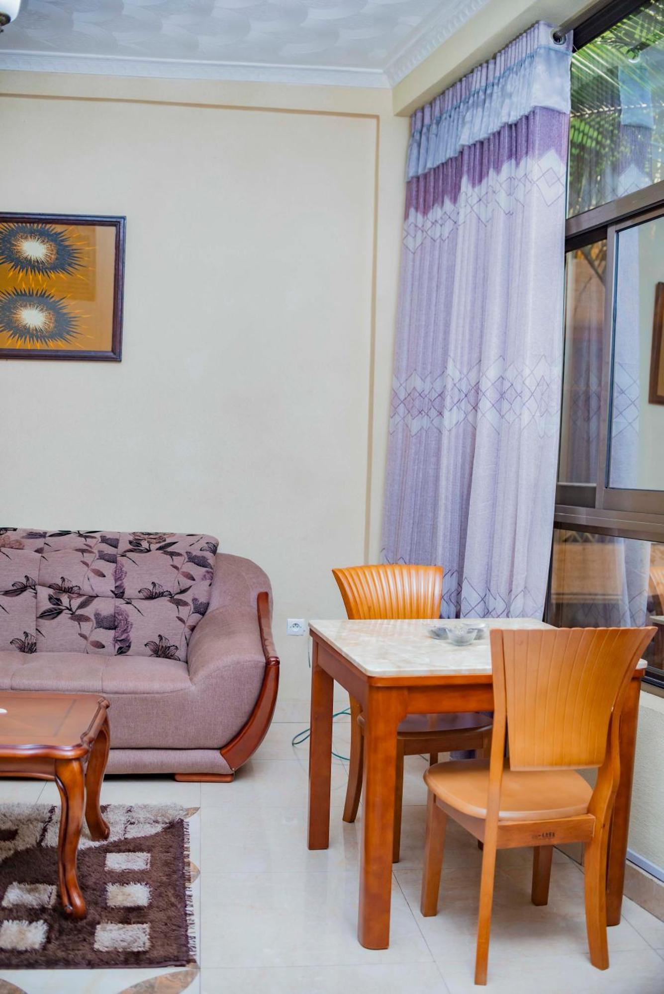 Tigers's apartment Hotel Bujumbura Buitenkant foto