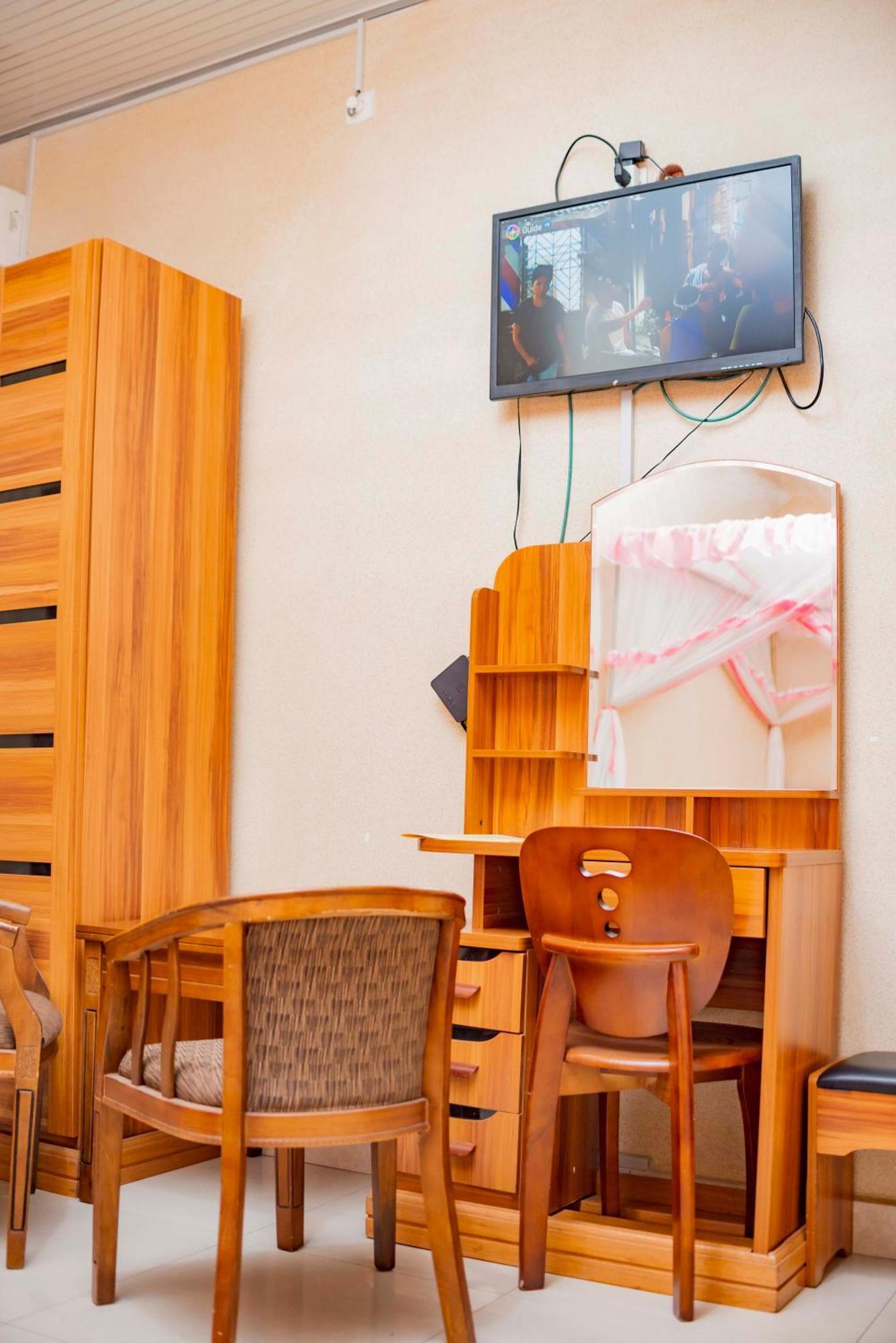 Tigers's apartment Hotel Bujumbura Buitenkant foto