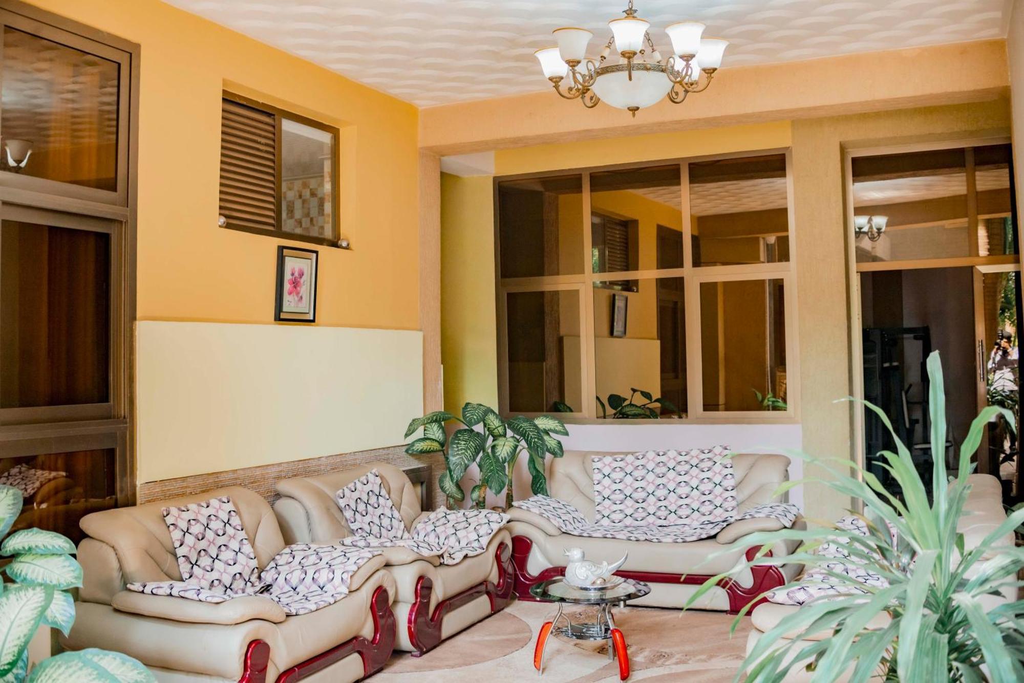 Tigers's apartment Hotel Bujumbura Buitenkant foto
